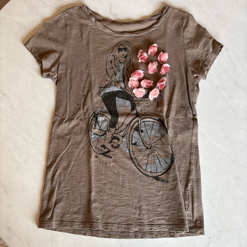 Flower delivery tee